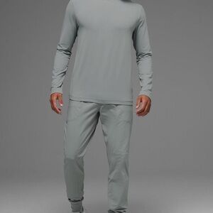 ALO Yoga Men's  Grey Conquer Reform Crewneck Long Sleeve